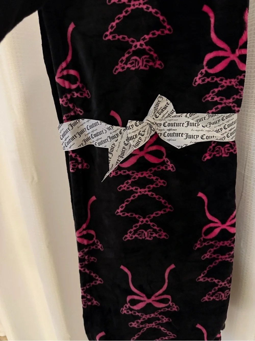 Juicy Couture Black and Pink Plush Printed Throw 50”x60”new blanket